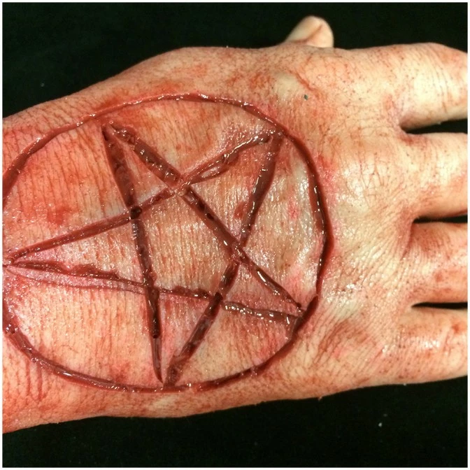 Mad About Horror Silicone Severed Hand With Pengatram - Image 3